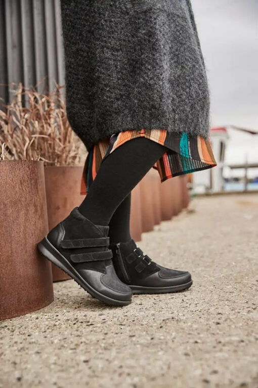 New Feet Sara Damkänga Orthostretch Svart miljöbild